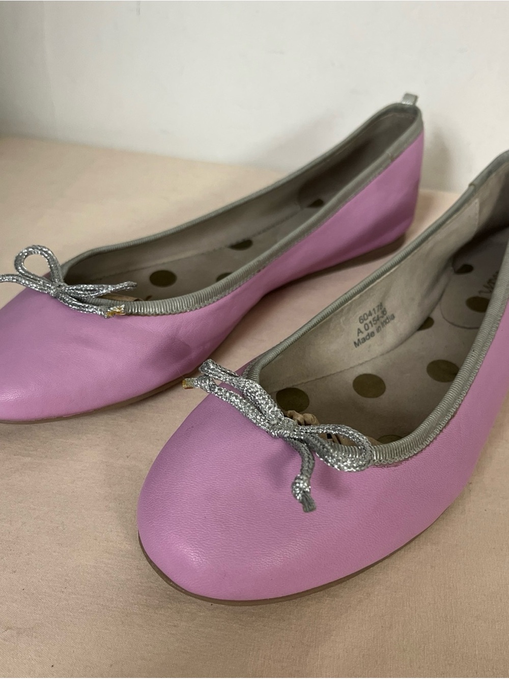 Boden Pink / Lilac Metallic Bow Round Toe Slip On Flats Leather 36 5.5 NEW